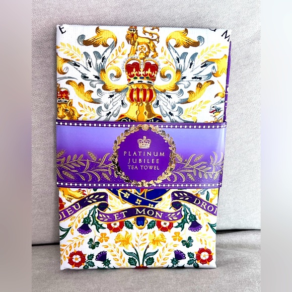 New tea towel. Royal Collection Trust Queen Elizabeth Platinum Jubilee Crest - Picture 1 of 5
